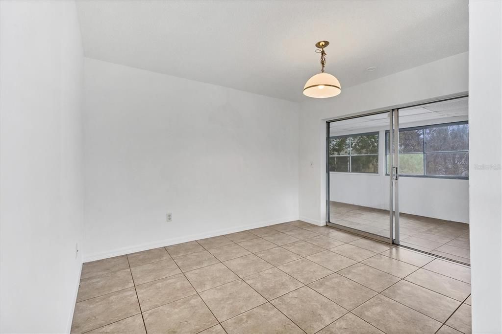 Activo con contrato: $209,000 (3 camas, 2 baños, 1329 Pies cuadrados)
