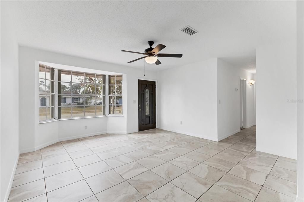 Activo con contrato: $209,000 (3 camas, 2 baños, 1329 Pies cuadrados)