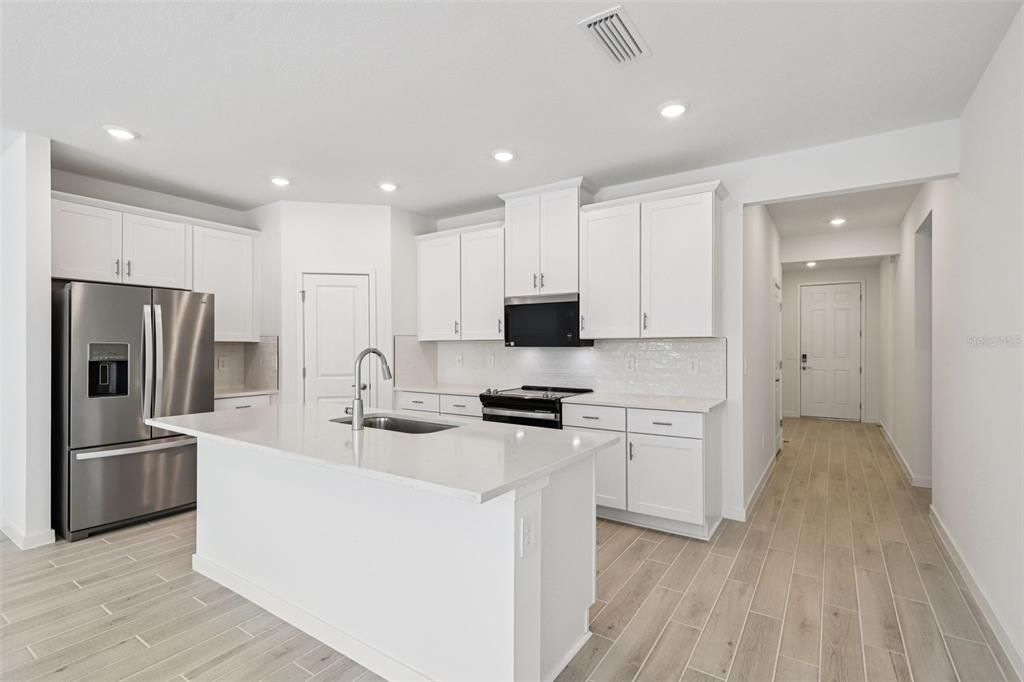Activo con contrato: $362,990 (4 camas, 2 baños, 1817 Pies cuadrados)