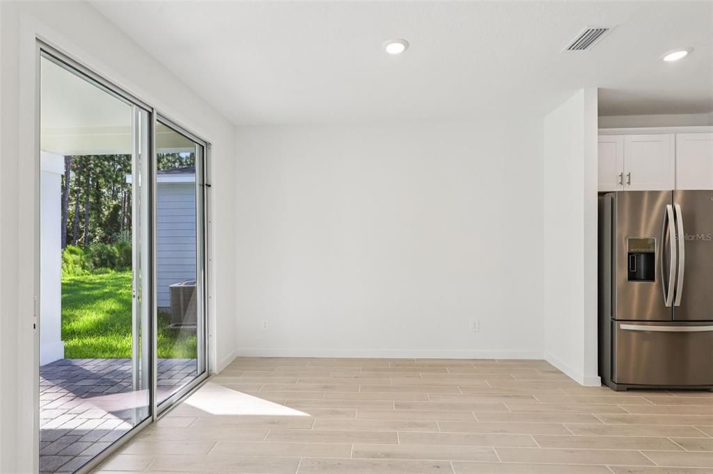 Activo con contrato: $362,990 (4 camas, 2 baños, 1817 Pies cuadrados)