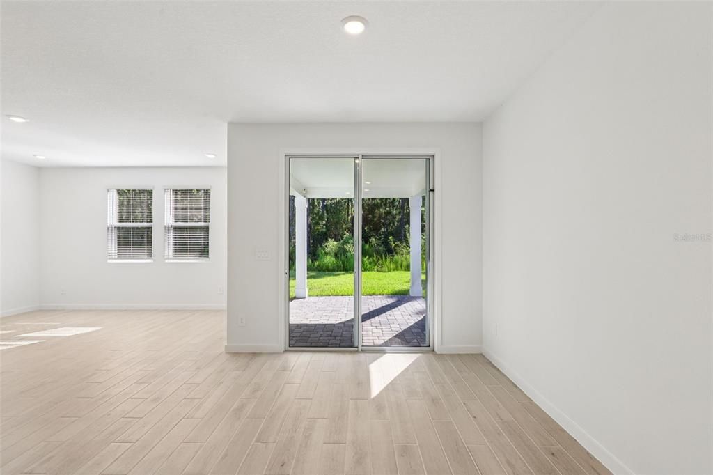 Activo con contrato: $362,990 (4 camas, 2 baños, 1817 Pies cuadrados)