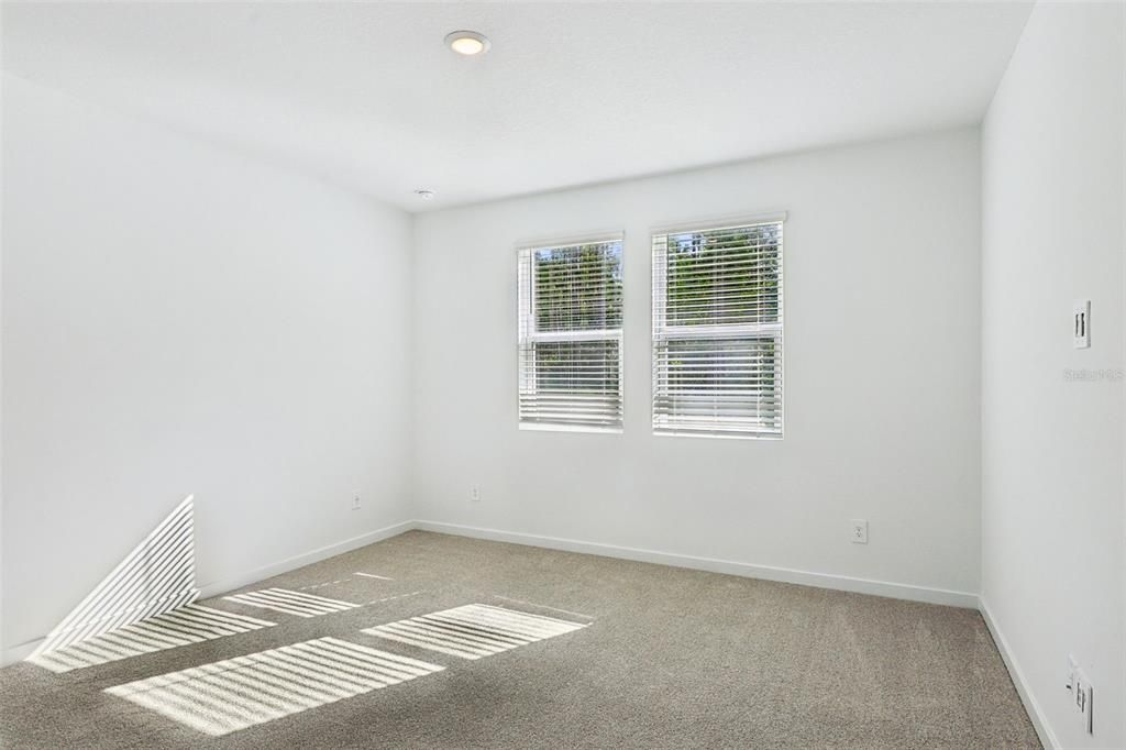 Activo con contrato: $362,990 (4 camas, 2 baños, 1817 Pies cuadrados)