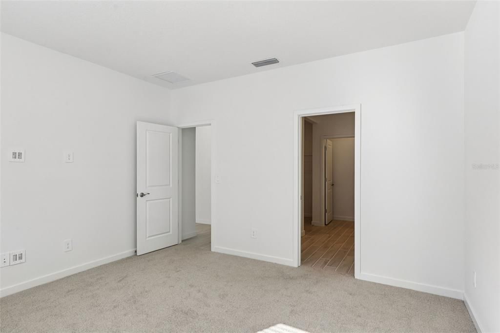Activo con contrato: $362,990 (4 camas, 2 baños, 1817 Pies cuadrados)