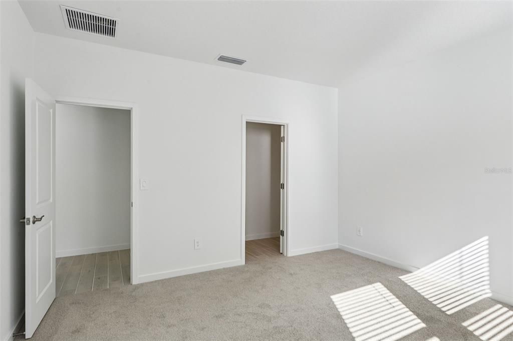 Activo con contrato: $362,990 (4 camas, 2 baños, 1817 Pies cuadrados)