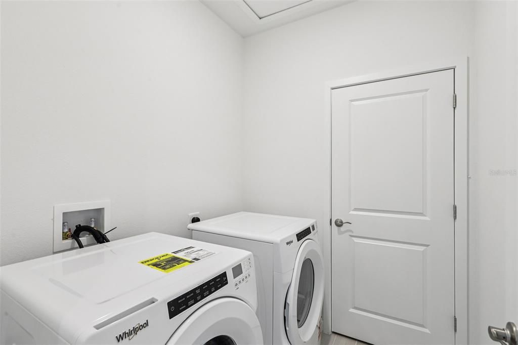 Activo con contrato: $362,990 (4 camas, 2 baños, 1817 Pies cuadrados)