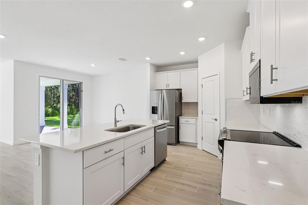 Activo con contrato: $362,990 (4 camas, 2 baños, 1817 Pies cuadrados)