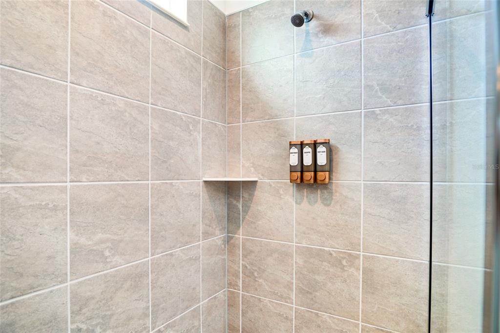 En Venta: $1,250,000 (10 camas, 6 baños, 4363 Pies cuadrados)