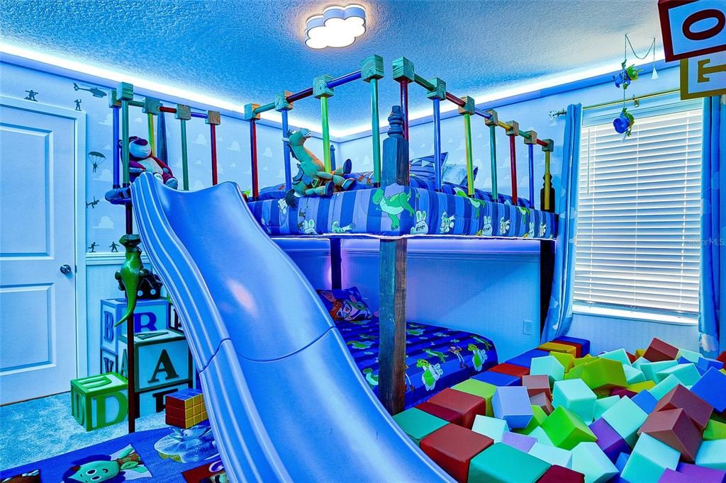 En Venta: $1,250,000 (10 camas, 6 baños, 4363 Pies cuadrados)