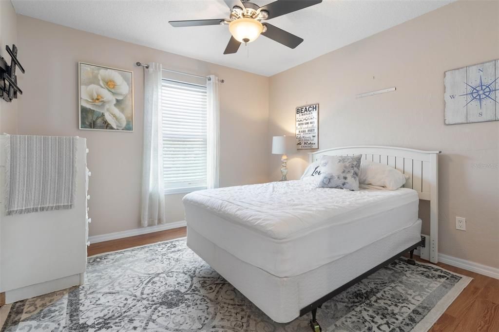 For Rent: $1,700 (2 beds, 1 baths, 885 Square Feet)