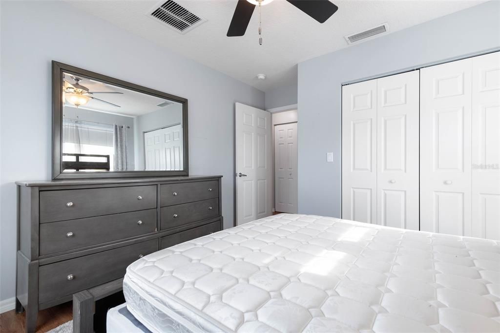 For Rent: $1,700 (2 beds, 1 baths, 885 Square Feet)
