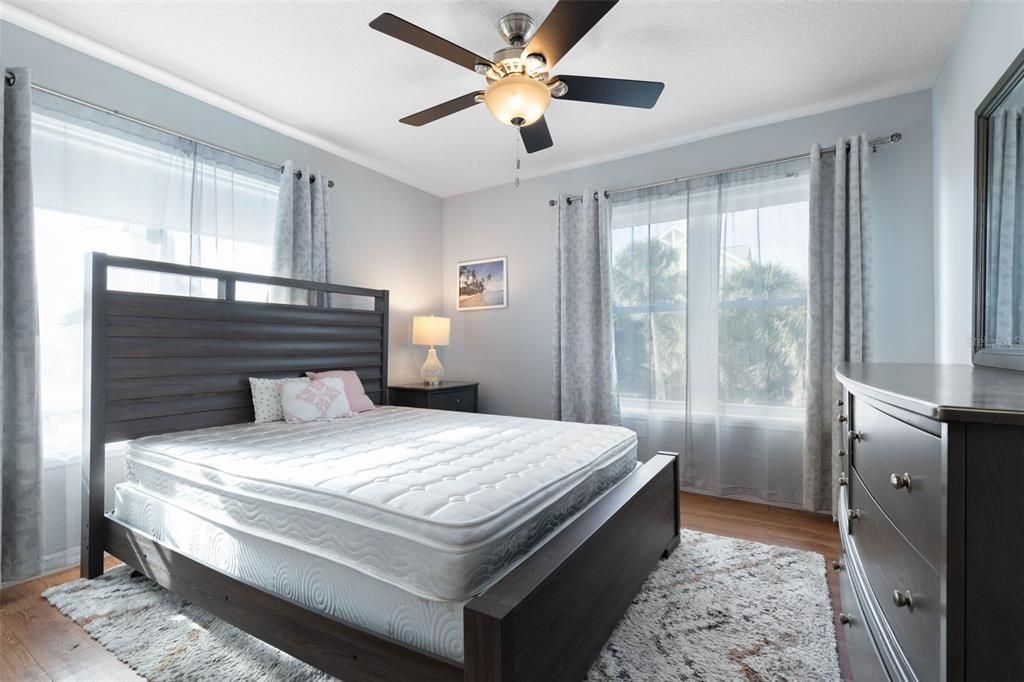 For Rent: $1,700 (2 beds, 1 baths, 885 Square Feet)