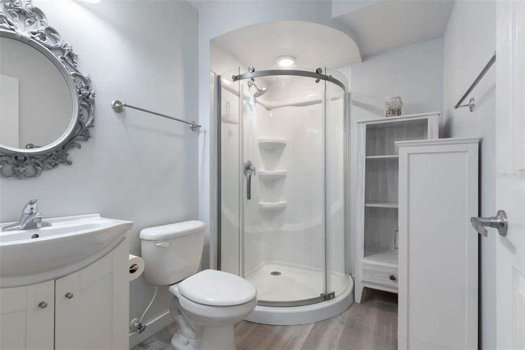 For Rent: $1,700 (2 beds, 1 baths, 885 Square Feet)
