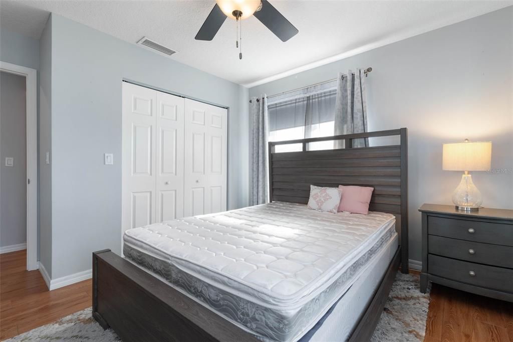 For Rent: $1,700 (2 beds, 1 baths, 885 Square Feet)