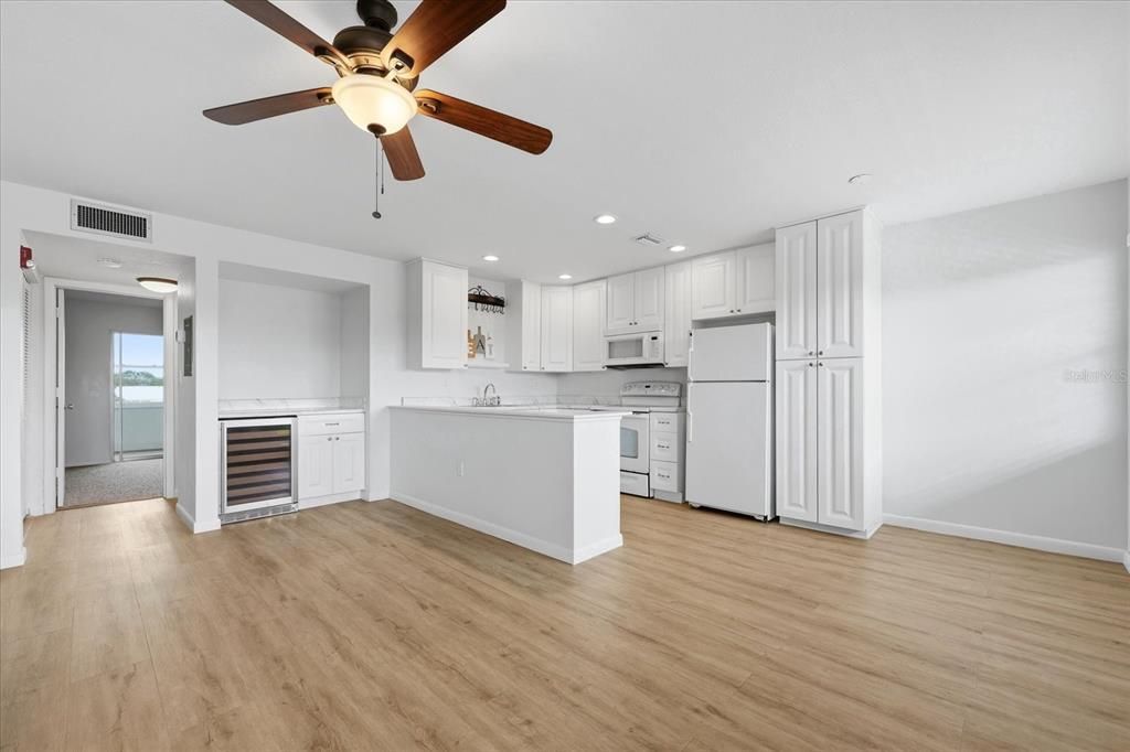 For Sale: $74,900 (1 beds, 1 baths, 650 Square Feet)