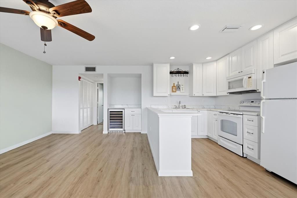 For Sale: $74,900 (1 beds, 1 baths, 650 Square Feet)