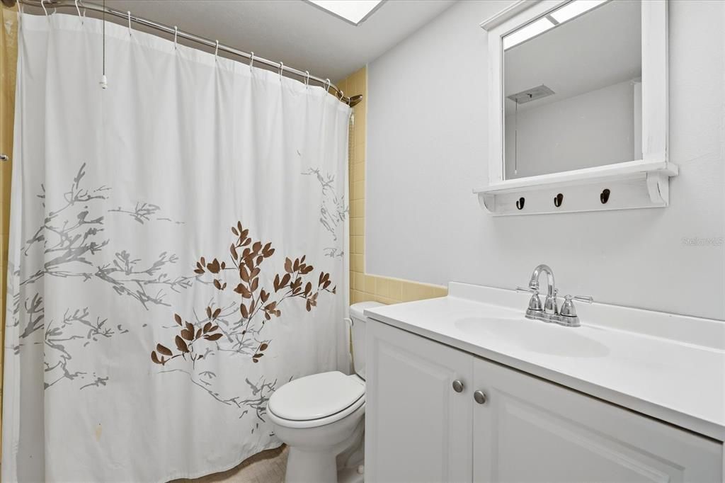 For Sale: $74,900 (1 beds, 1 baths, 650 Square Feet)