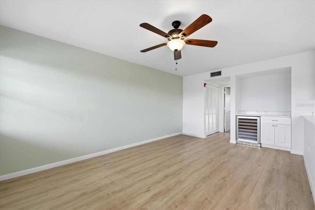 For Sale: $74,900 (1 beds, 1 baths, 650 Square Feet)