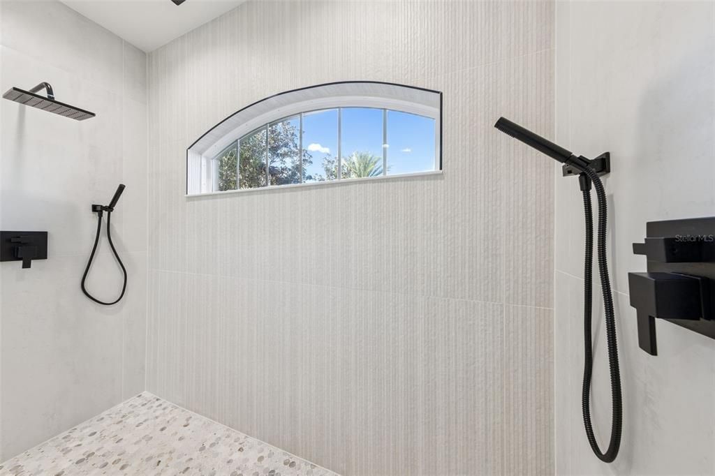 For Sale: $2,550,000 (5 beds, 5 baths, 4711 Square Feet)