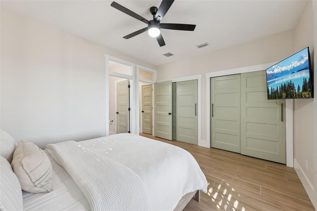 For Sale: $2,550,000 (5 beds, 5 baths, 4711 Square Feet)
