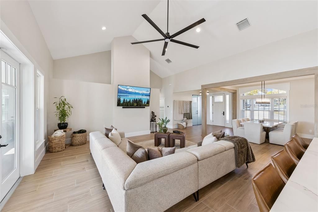 For Sale: $2,550,000 (5 beds, 5 baths, 4711 Square Feet)