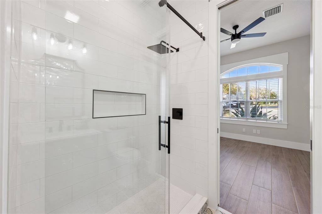 For Sale: $2,550,000 (5 beds, 5 baths, 4711 Square Feet)
