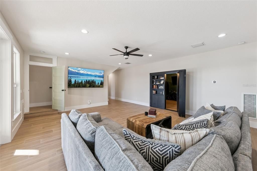 For Sale: $2,550,000 (5 beds, 5 baths, 4711 Square Feet)