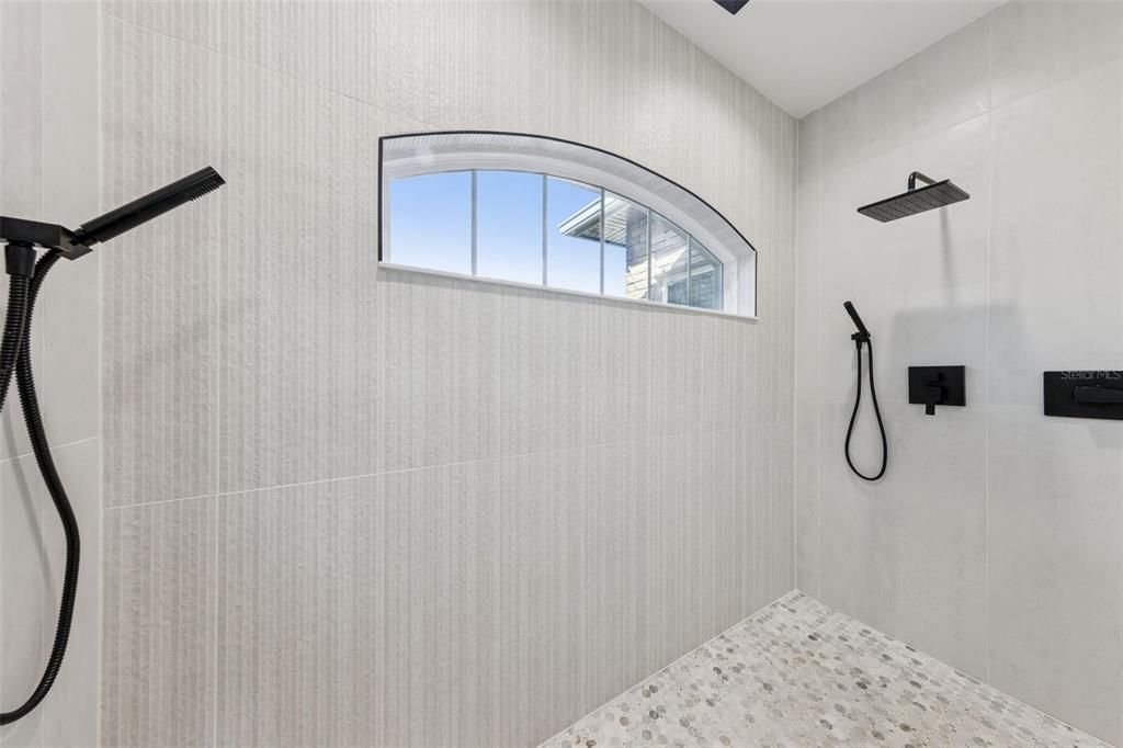 For Sale: $2,550,000 (5 beds, 5 baths, 4711 Square Feet)