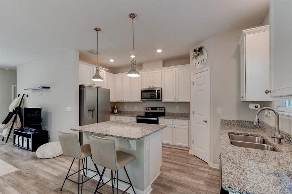 На продажу: $289,900 (3 спален, 2 ванн, 1736 Квадратных фут)