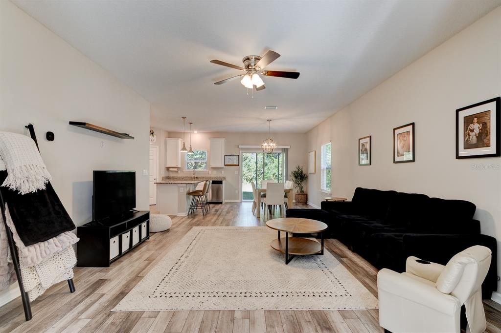 На продажу: $289,900 (3 спален, 2 ванн, 1736 Квадратных фут)