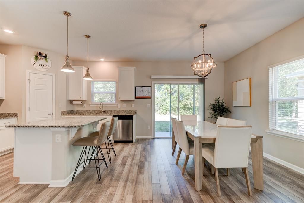 На продажу: $289,900 (3 спален, 2 ванн, 1736 Квадратных фут)