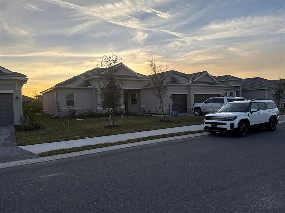 For Rent: $2,875 (3 beds, 2 baths, 2328 Square Feet)