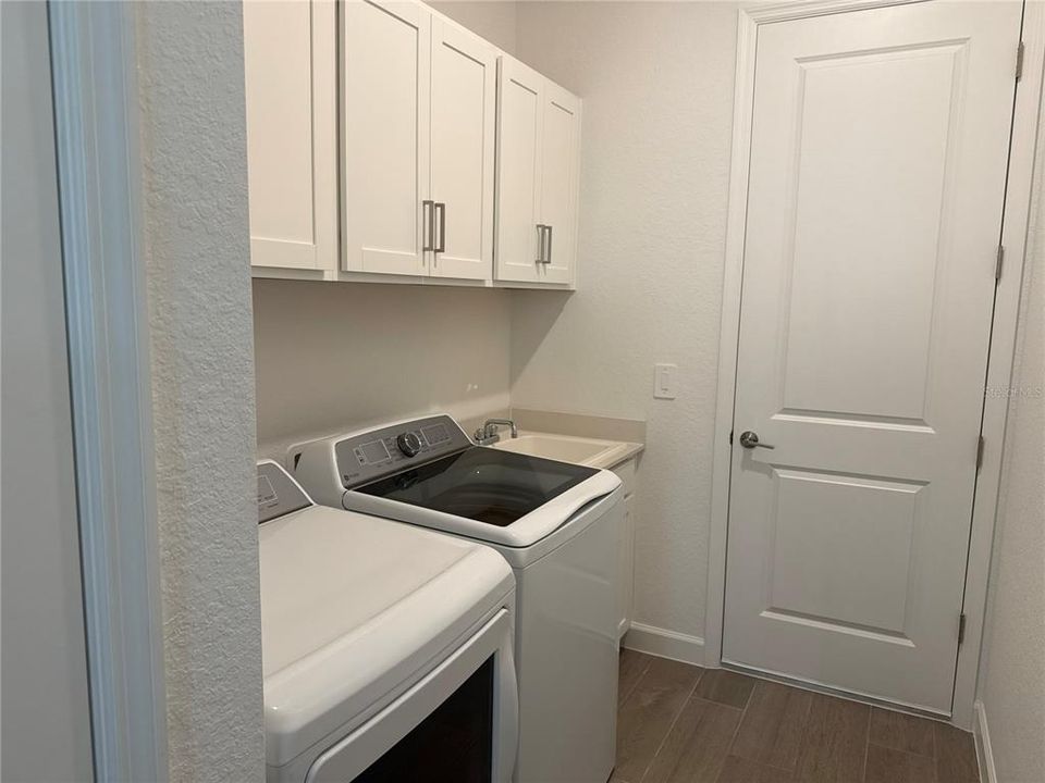For Rent: $2,875 (3 beds, 2 baths, 2328 Square Feet)