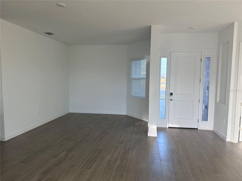 For Rent: $2,875 (3 beds, 2 baths, 2328 Square Feet)
