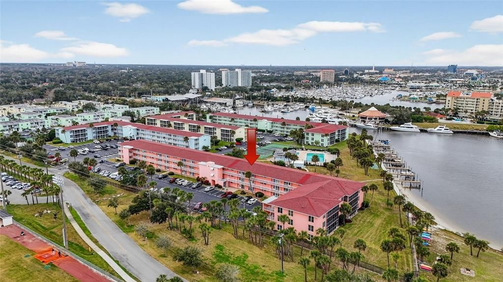 Active With Contract: $160,000 (2 beds, 2 baths, 1025 Square Feet)