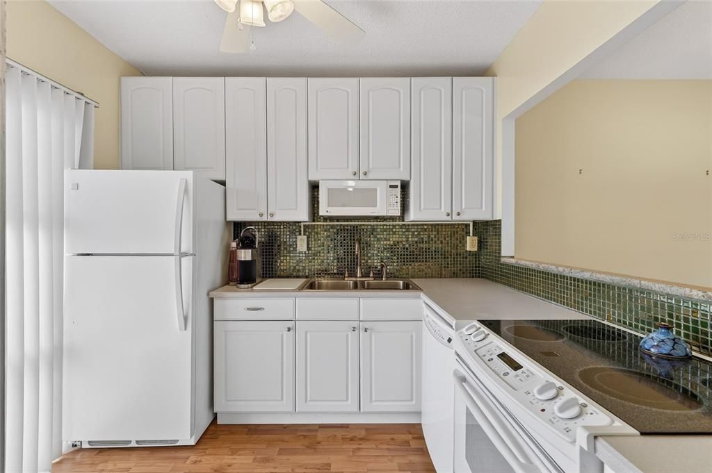 Active With Contract: $160,000 (2 beds, 2 baths, 1025 Square Feet)