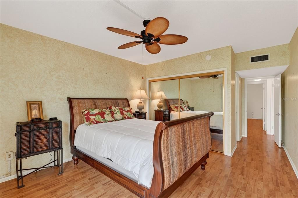 Active With Contract: $160,000 (2 beds, 2 baths, 1025 Square Feet)