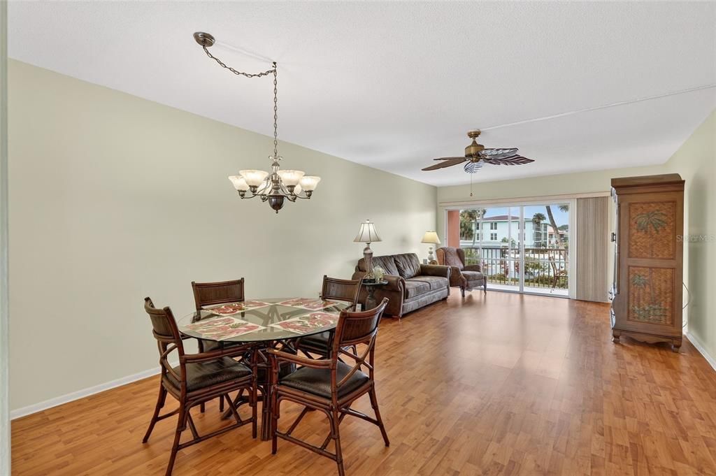 Active With Contract: $160,000 (2 beds, 2 baths, 1025 Square Feet)