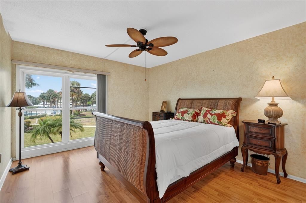 Active With Contract: $160,000 (2 beds, 2 baths, 1025 Square Feet)