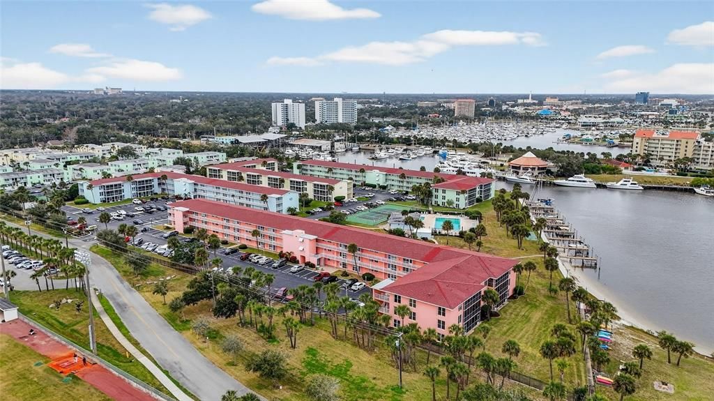 Active With Contract: $160,000 (2 beds, 2 baths, 1025 Square Feet)