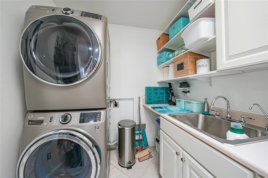 На продажу: $1,290,000 (2 спален, 2 ванн, 2829 Квадратных фут)