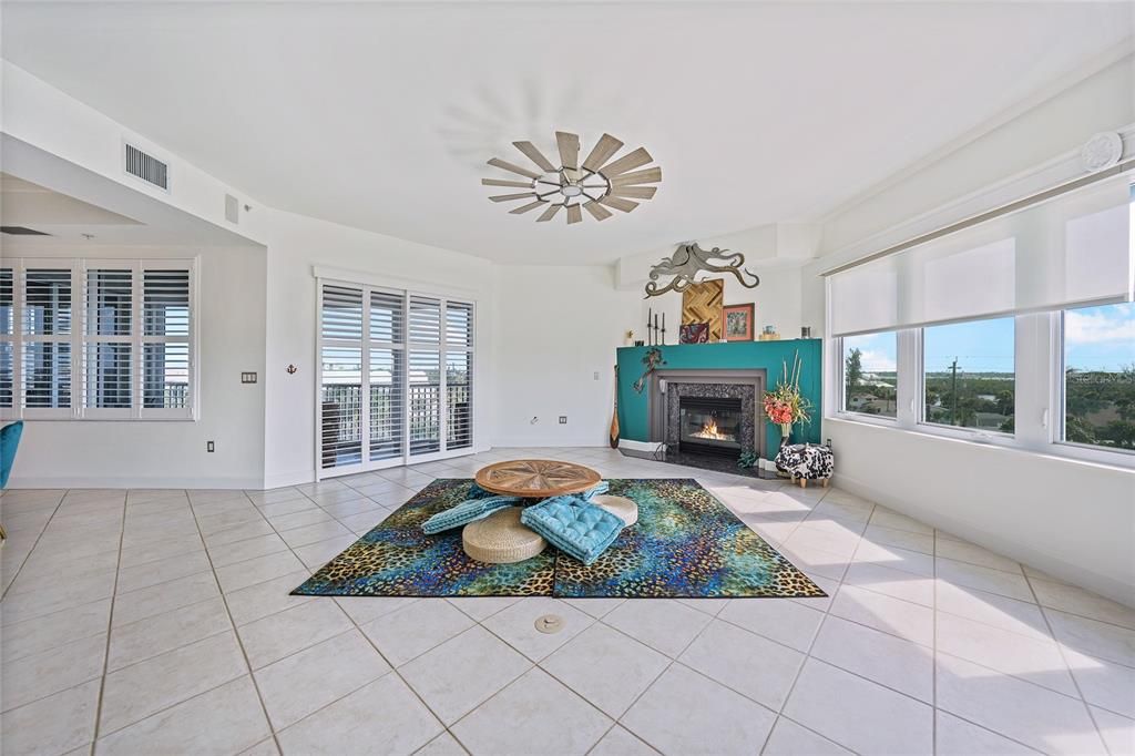 На продажу: $1,290,000 (2 спален, 2 ванн, 2829 Квадратных фут)