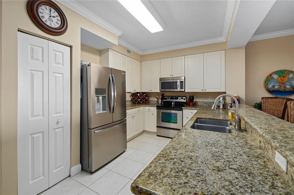 Active With Contract: $524,000 (3 beds, 2 baths, 1640 Square Feet)