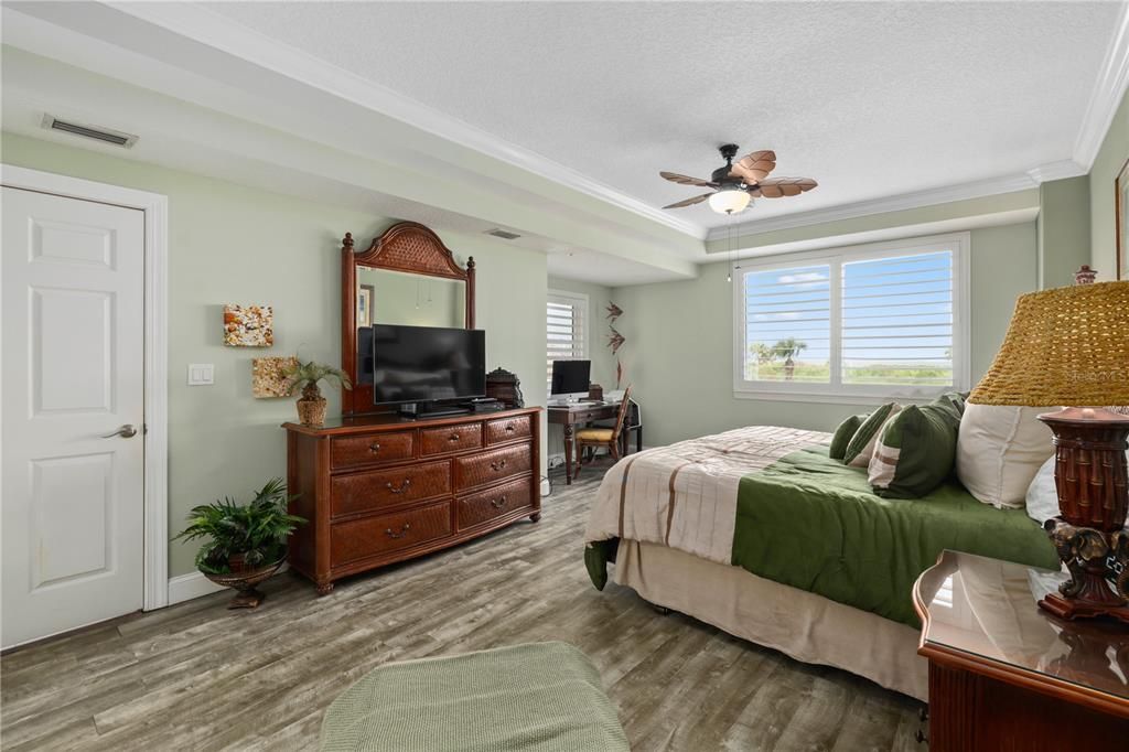 Active With Contract: $524,000 (3 beds, 2 baths, 1640 Square Feet)