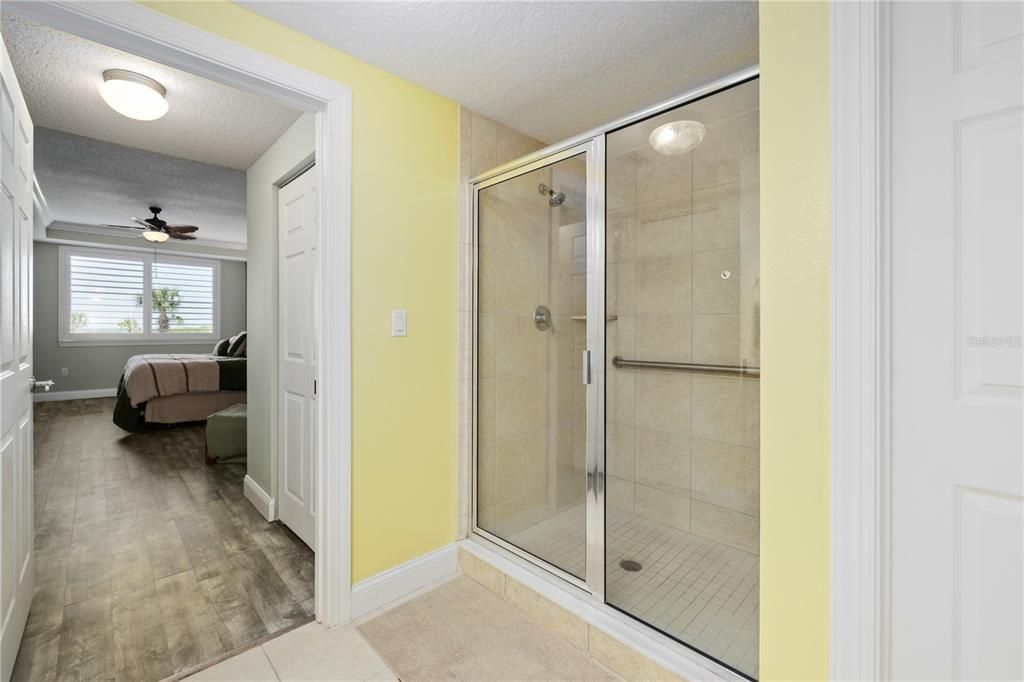 Active With Contract: $524,000 (3 beds, 2 baths, 1640 Square Feet)