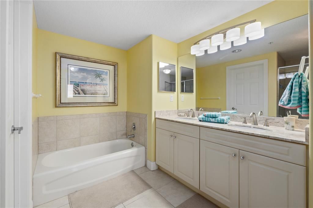 Active With Contract: $524,000 (3 beds, 2 baths, 1640 Square Feet)
