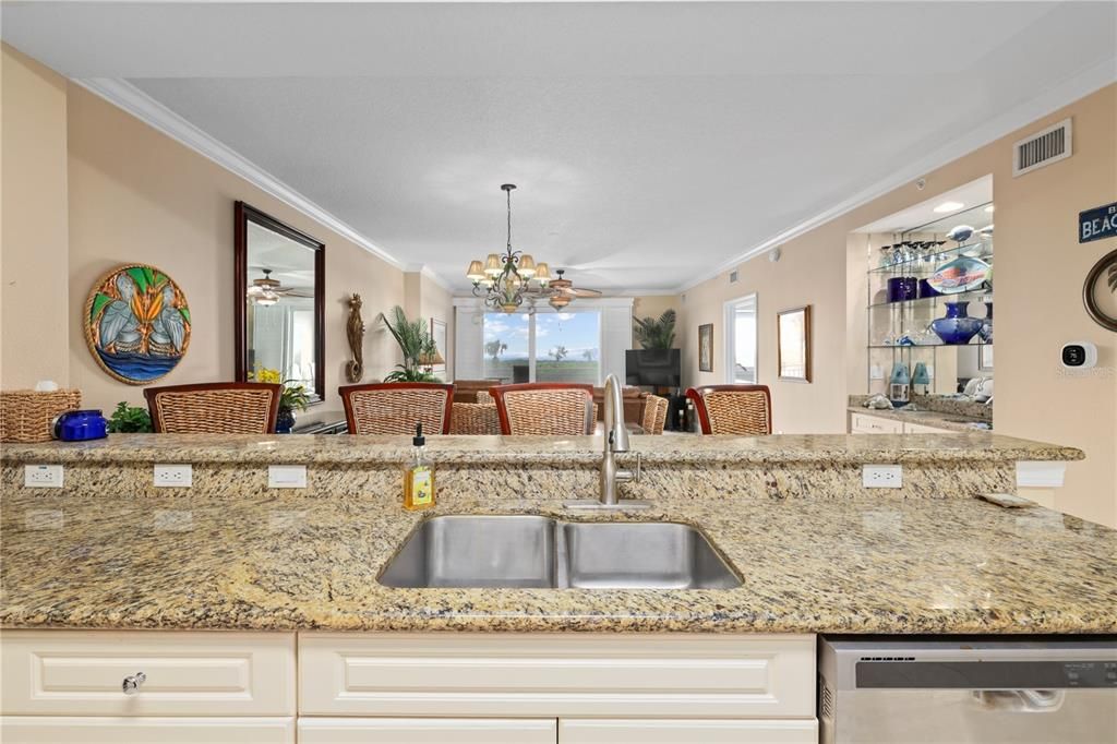 Active With Contract: $524,000 (3 beds, 2 baths, 1640 Square Feet)