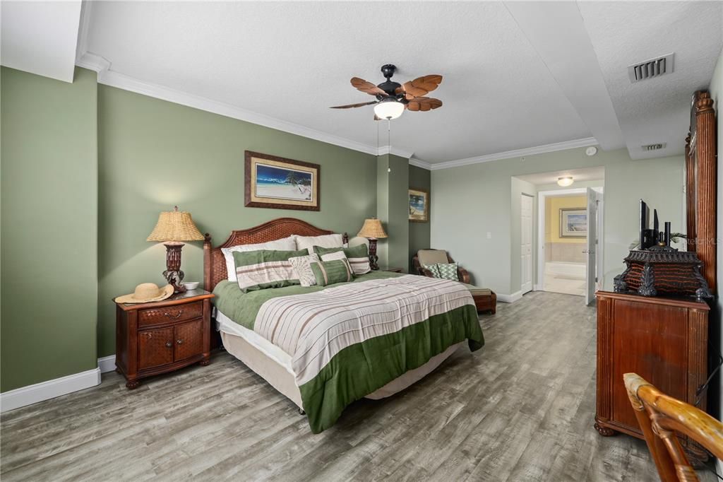 Active With Contract: $524,000 (3 beds, 2 baths, 1640 Square Feet)
