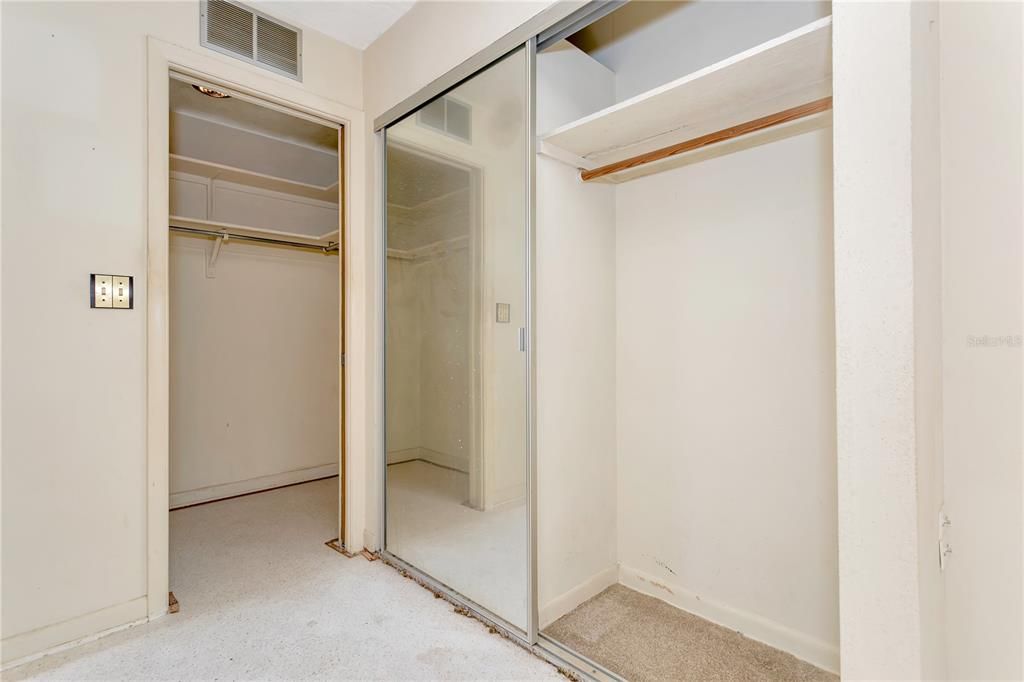 Под контрактом: $399,000 (3 спален, 3 ванн, 1709 Квадратных фут)