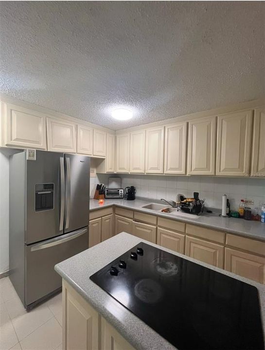 出租: $1,400 (2 贝兹, 1 浴室, 656 平方英尺)