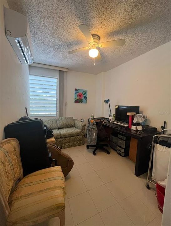 出租: $1,400 (2 贝兹, 1 浴室, 656 平方英尺)